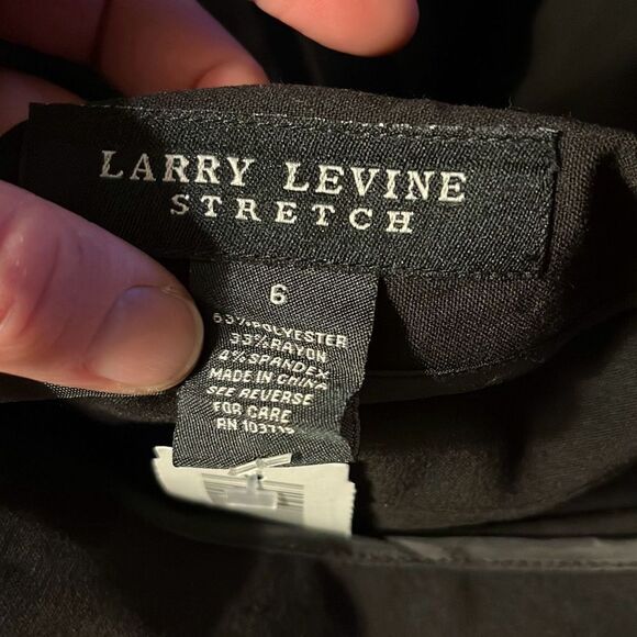 Larry Levine size 6 stretch black pencil skirt with layered look - 2541 - Picture 3 of 3